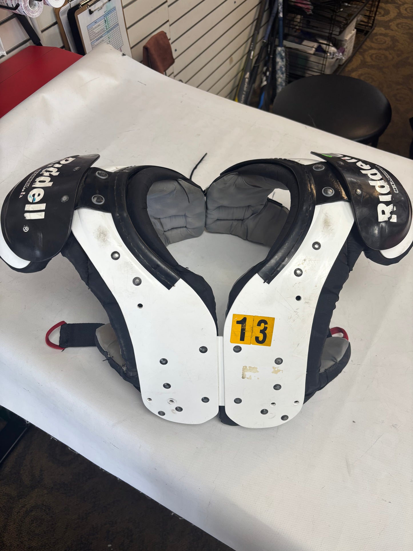 Riddell Warrior Shoulder pads Size Youth XL (used)