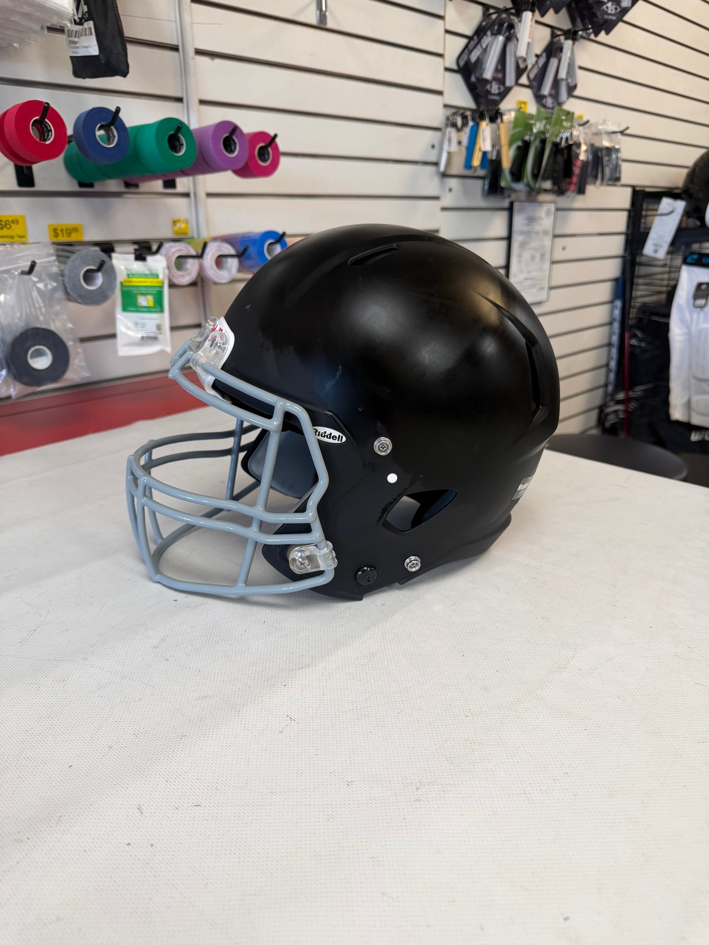 Riddell Victor-I Youth Lg/Xl matte black Football Helmet (used)