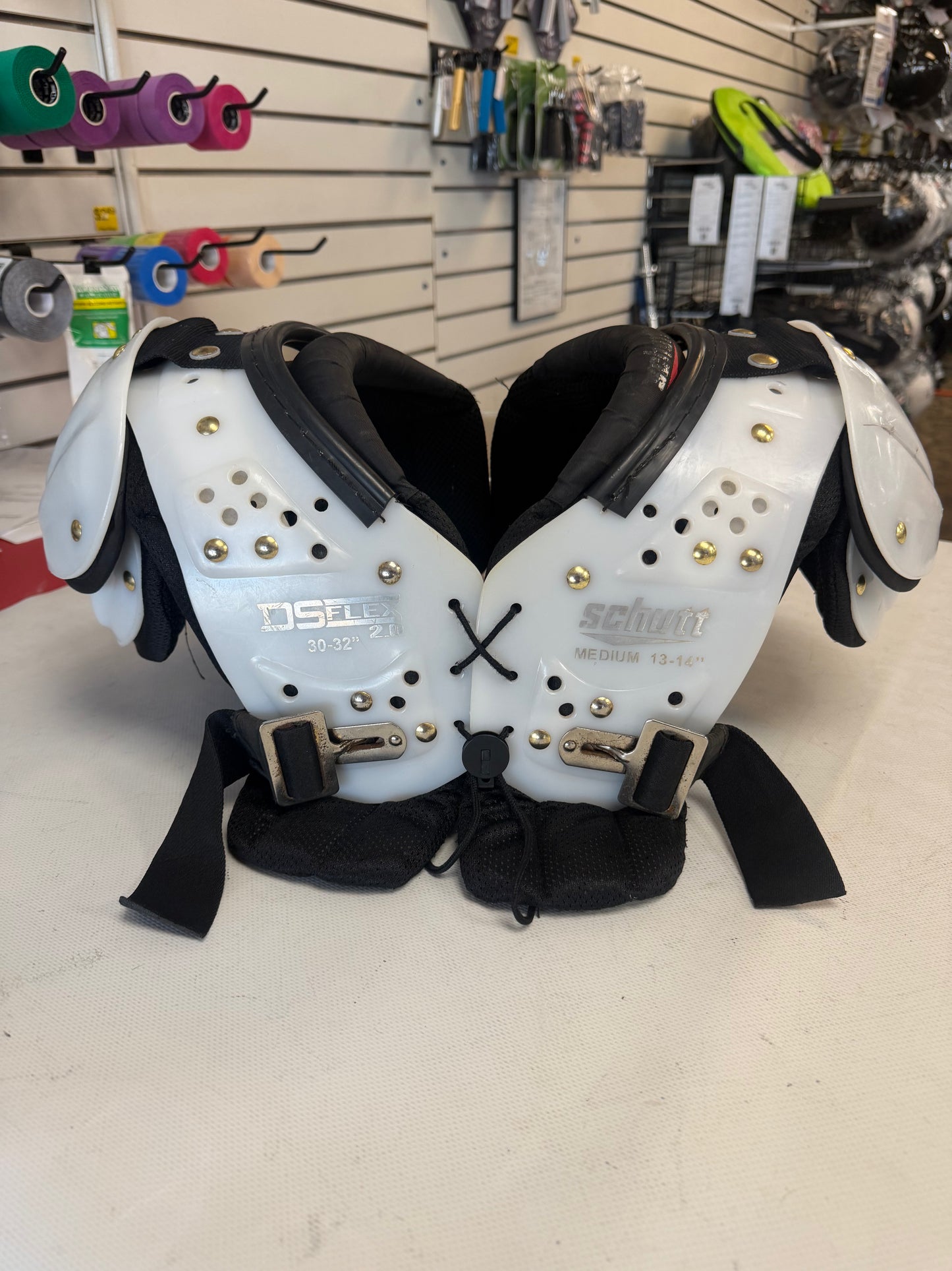 Schutt DS Flex Youth Shoulder Pads size medium (used)