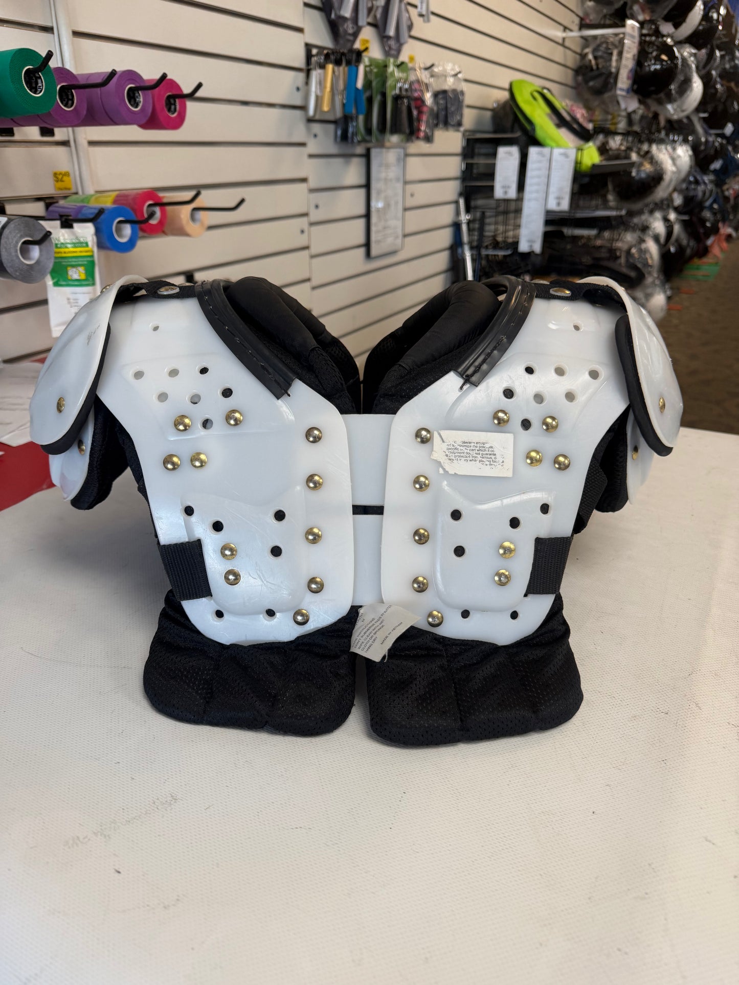 Schutt DS Flex Youth Shoulder Pads size medium (used)