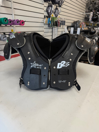 Douglas Legacy Adult Shoulder Pads size Medium (used)