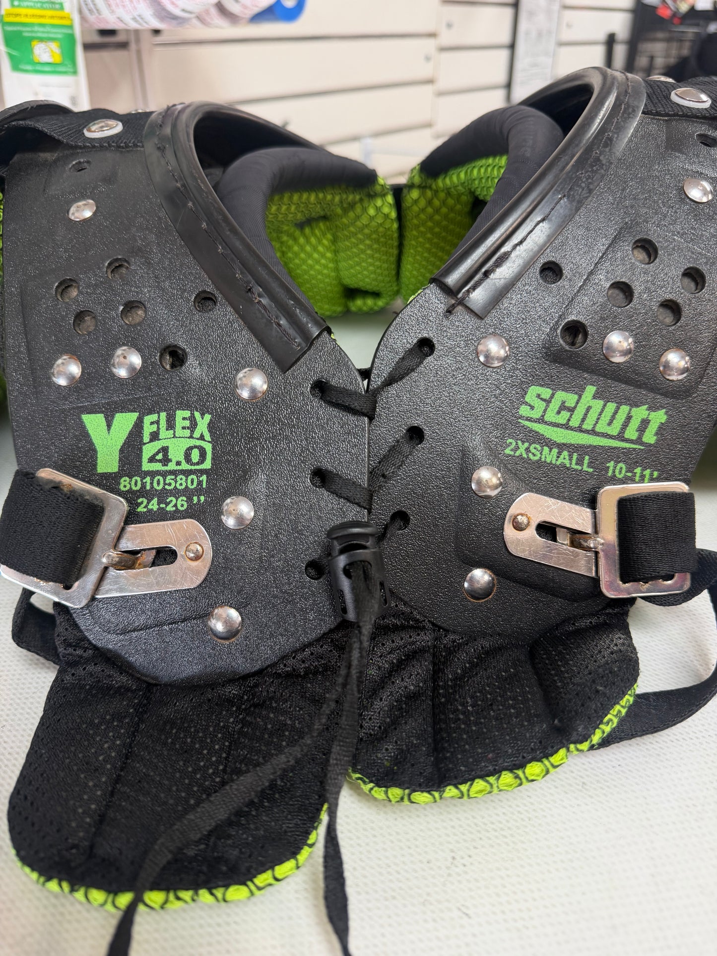 Schutt Y flex 4.0 2x small used youth shoulder pads