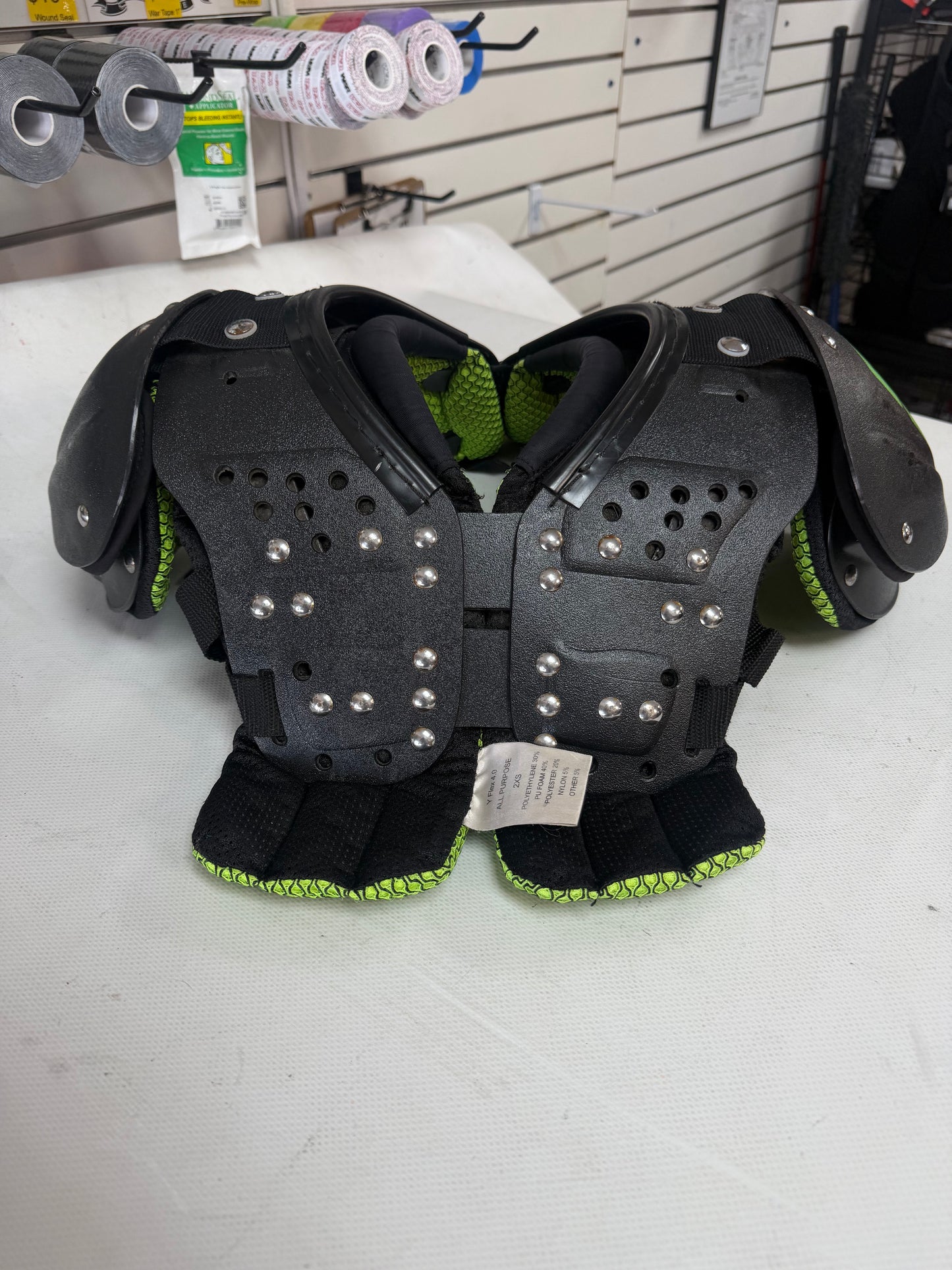 Schutt Y flex 4.0 2x small used youth shoulder pads