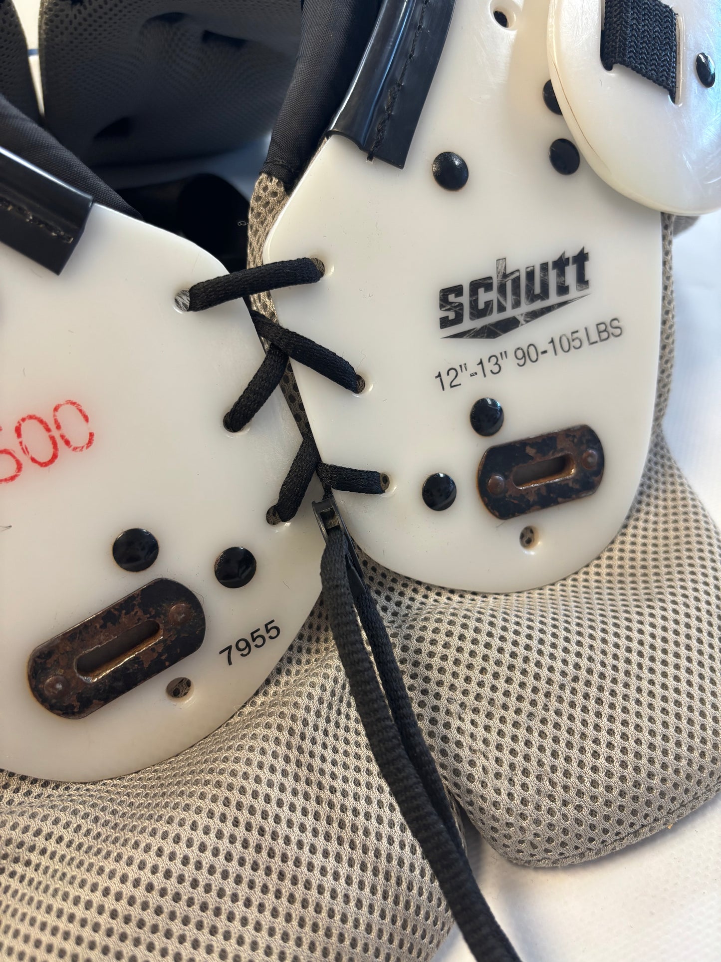 Schutt Shoulder Pads- Youth Medium (used)