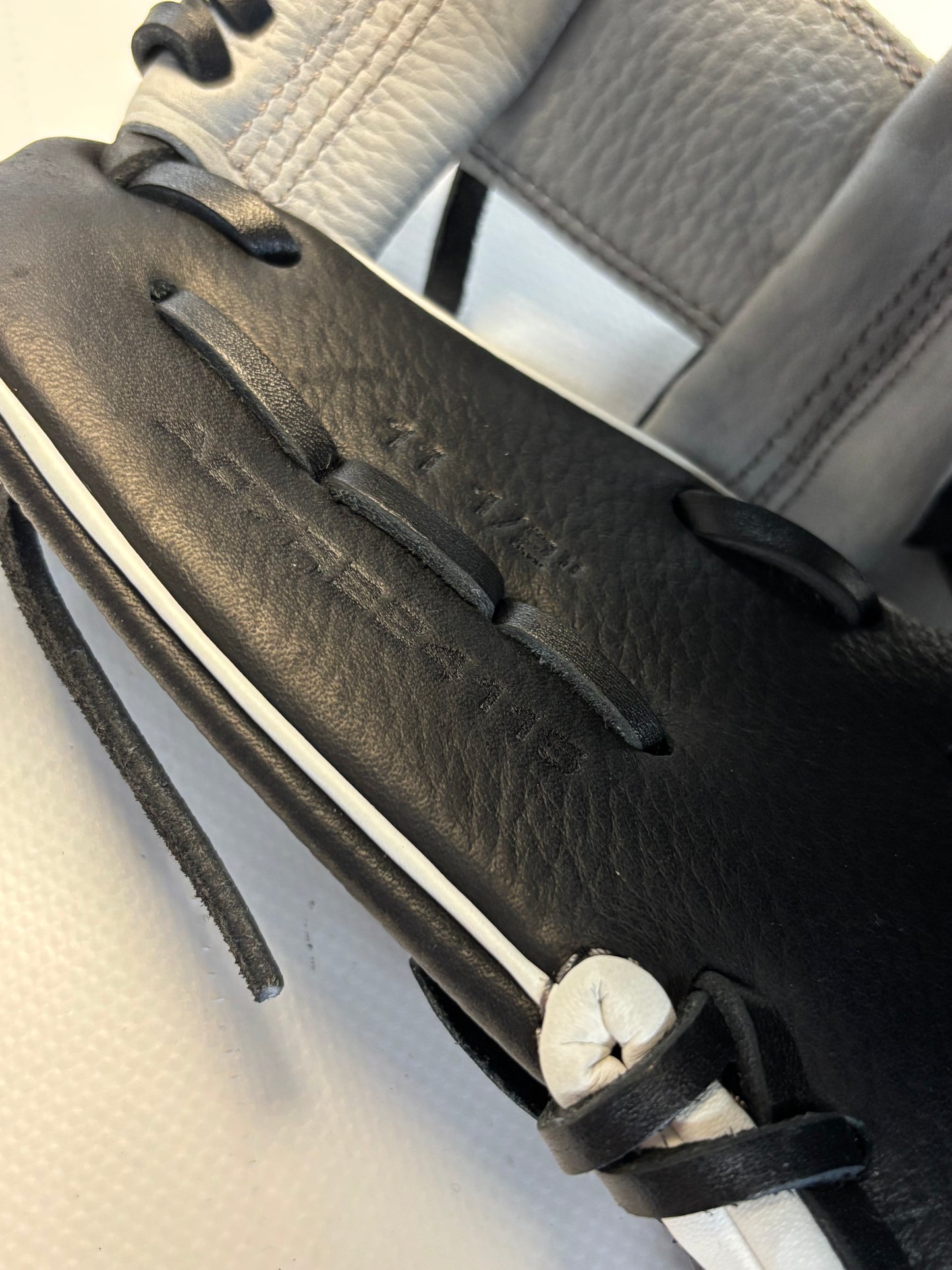 Wilson A700 Baseball/Softball Glove Right Hand Throw 11.5 (Like new)