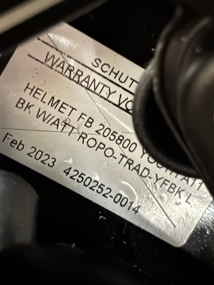 Schutt Vengeance A11 2023 Helmet - Youth Large (used)