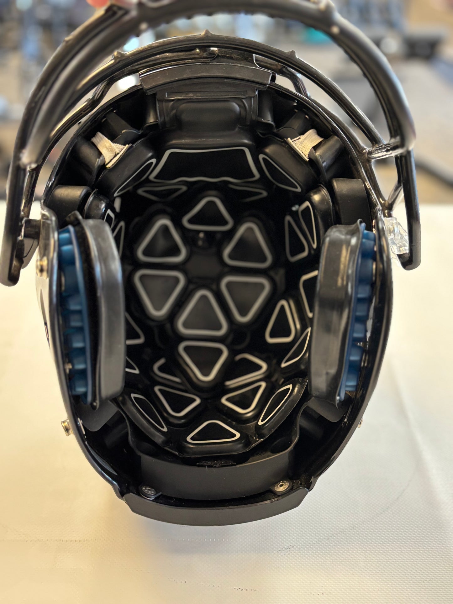 Schutt Vengeance A11 2022 - Youth Large (Used)