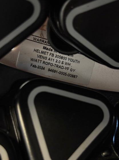 Schutt Vengeance A11 2.0 2024 Helmet- Youth Small (used)